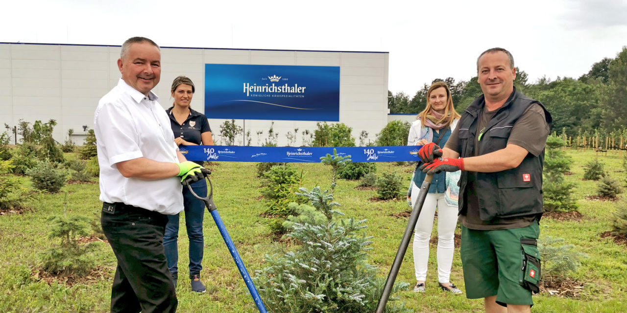 Heinrichsthaler pflanzt 250 Bäume und siedelt Bienenvölker an